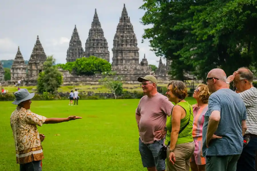 Menpar Widiyanti Pastikan Kesiapan Prambanan dan Stasiun Tugu Jelang Libur Sekolah, Soroti Keamanan dan Kenyamanan Wisatawan