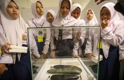 Cross Musea Pertiwi 2026 di Surabaya hadirkan pameran interaktif berbasis AI, wayang, dan budaya Nusantara hingga 14 Juni 2026.